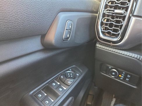 New 2025 Ford Ranger XLT w/ Black Appearance Package image 17