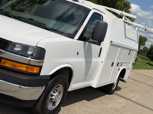 Used 2022 Chevrolet Express 3500 w/ Power Convenience Package RWD image 11