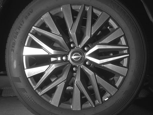 Used 2025 Nissan Altima 2.5 SV FWD image 15