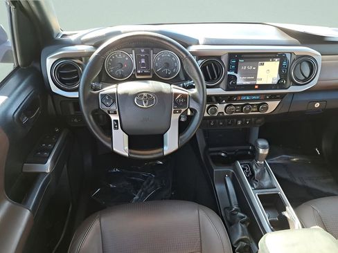 Used 2016 Toyota Tacoma Limited w/ Towing Package image 10