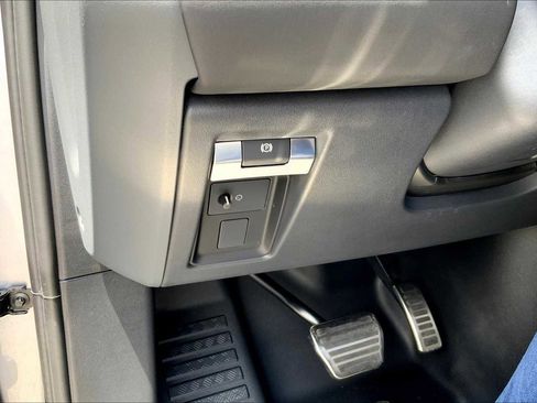 Used 2024 Land Rover Defender 110 X image 33