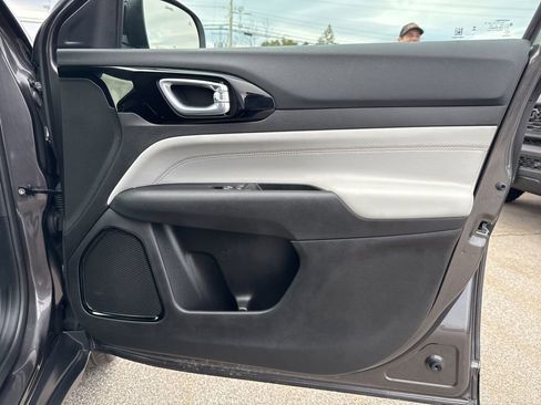 Certified 2024 Jeep Compass Limited image 29