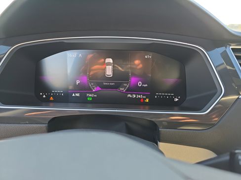 Used 2024 Volkswagen Tiguan SE R-Line image 18