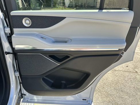 New 2025 Lincoln Navigator Reserve image 16