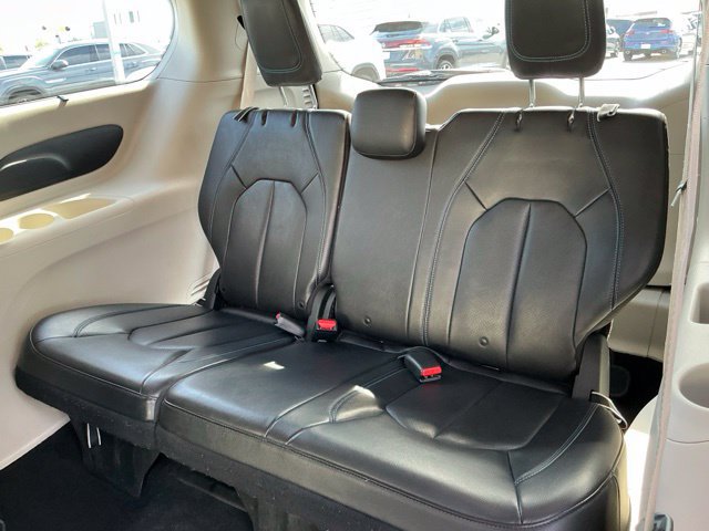 Used 2021 Chrysler Pacifica Touring-L FWD image 17