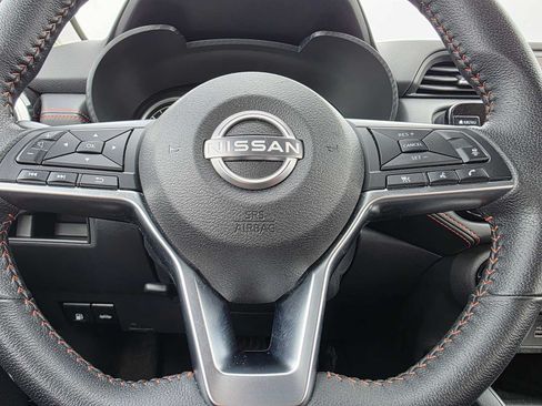 Used 2024 Nissan Versa SR FWD image 23