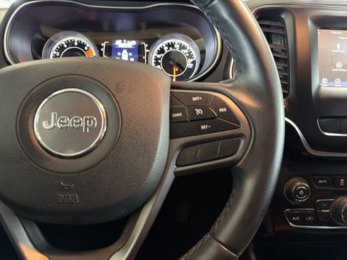 Used 2020 Jeep Cherokee Latitude Plus FWD image 16