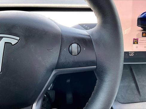 Used 2025 Tesla Model Y Long Range RWD image 24