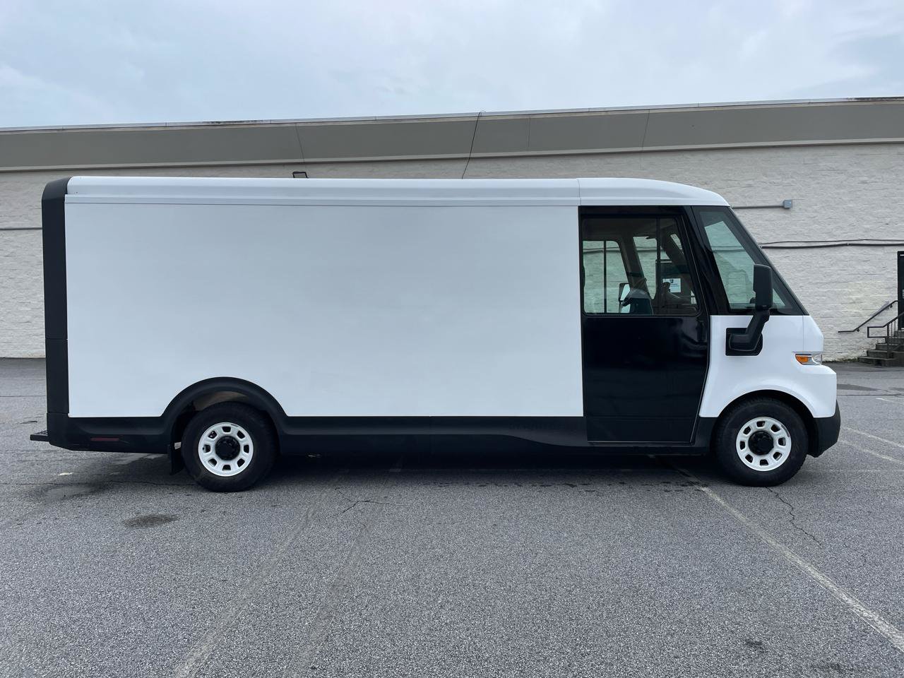 Used 2024 Chevrolet Brightdrop 600 w/ Commercial Equipment Package AWD/4WD image 6