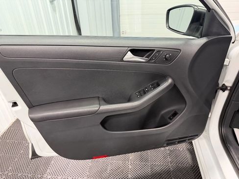Used 2015 Volkswagen Jetta S image 18