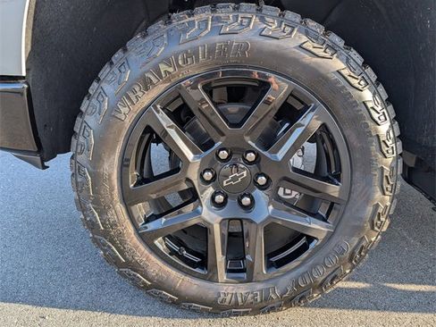 New 2026 Chevrolet Silverado 1500 Custom Trail Boss w/ LPO, Dark Essentials Package image 12