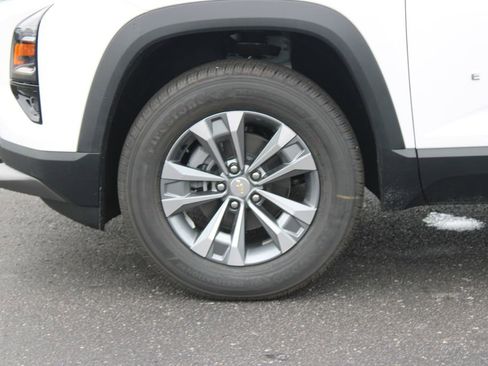 New 2026 Chevrolet Equinox LT w/ Safety and Technology Package FWD image 17