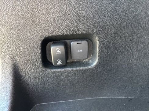 Used 2022 Ford Edge Titanium image 8