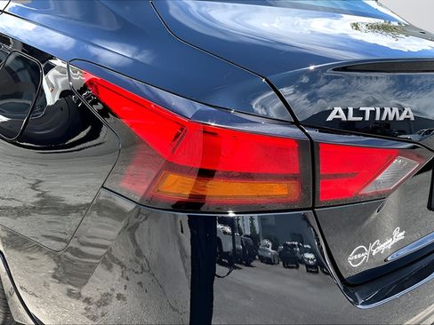 Certified 2025 Nissan Altima 2.5 SR FWD image 32