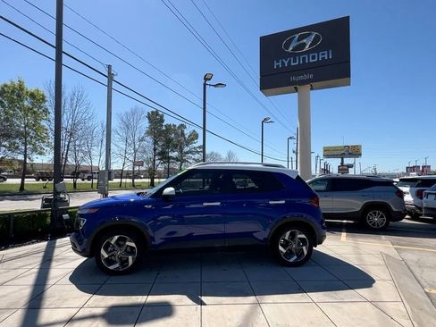 Certified 2021 Hyundai Venue SEL image 4