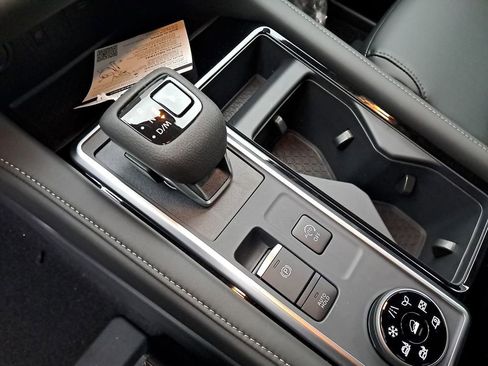 New 2025 Nissan Pathfinder SL w/ SL Premium Package image 25