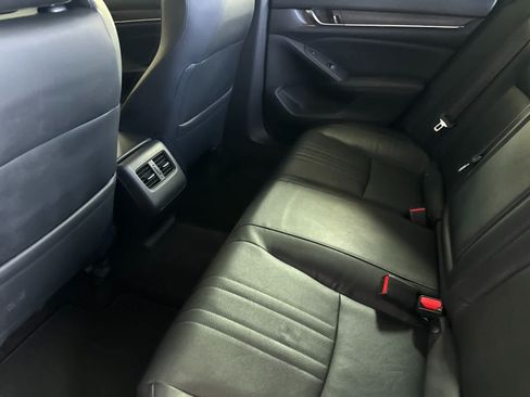 Used 2018 Honda Accord Touring image 4
