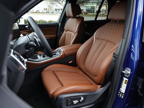 New 2026 BMW X5 M60i w/ Climate Comfort Package image 21