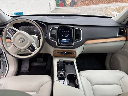 Used 2022 Volvo XC90 T8 Inscription Expression image 9