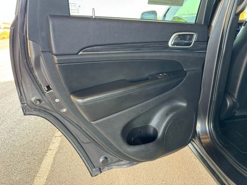 Used 2019 Jeep Grand Cherokee Limited image 18