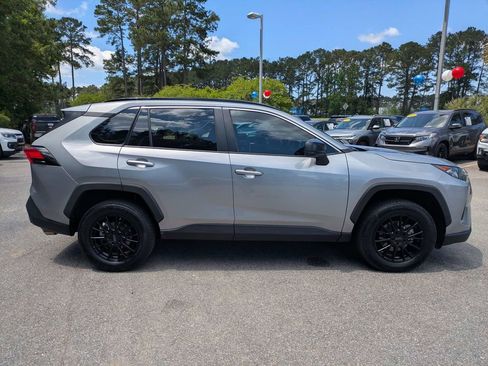 Used 2021 Toyota RAV4 LE AWD/4WD image 3