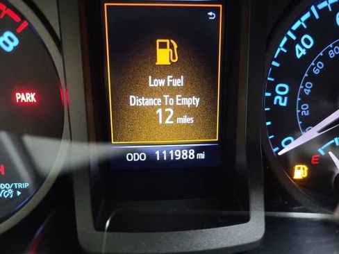 Used 2017 Toyota Tacoma TRD Sport AWD/4WD image 26