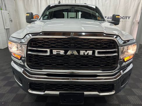 Used 2024 RAM 2500 Tradesman w/ Chrome Appearance Group AWD/4WD image 4