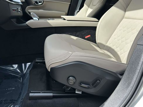 New 2026 Volvo XC90 B5 Plus w/ Protection Package Premier AWD/4WD image 20