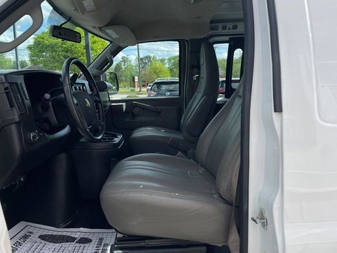 Used 2020 Chevrolet Express 3500 w/ Driver Convenience Package RWD image 10