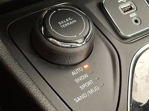 Used 2022 Jeep Cherokee Limited w/ Elite Package image 25