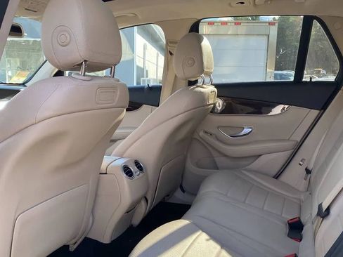 Used 2018 Mercedes-Benz GLC 300 4MATIC image 25