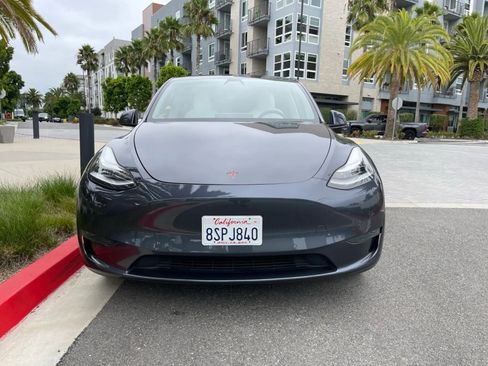 Used 2024 Tesla Model Y Long Range RWD image 2