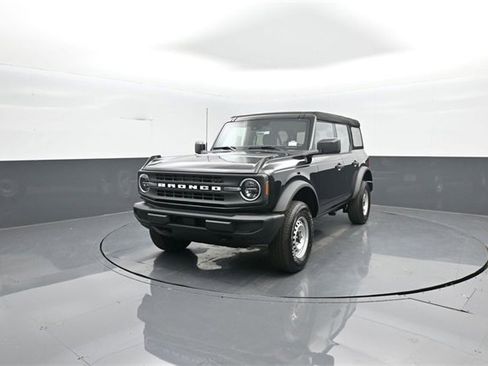 New 2025 Ford Bronco Base image 3