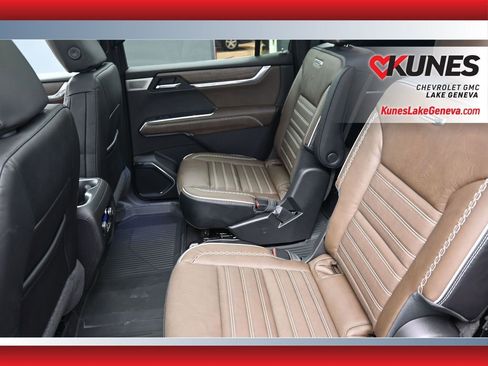 New 2026 GMC Acadia Denali Ultimate w/ LPO, Floor Liner Package AWD/4WD image 25