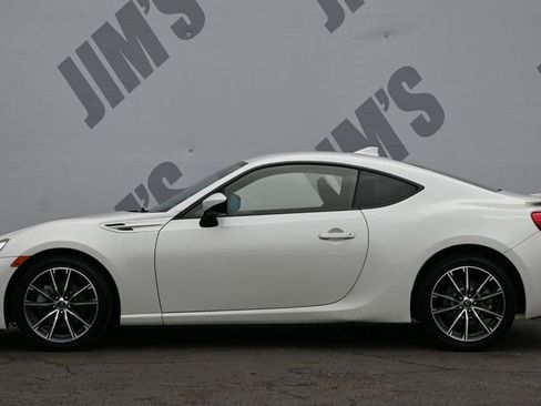 Used 2018 Toyota 86 RWD image 5