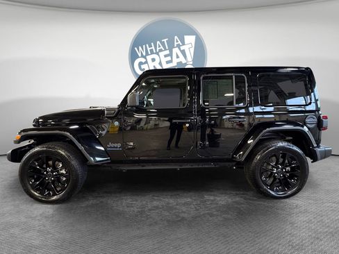 Used 2025 Jeep Wrangler Unlimited Sahara w/ Safety Group image 7