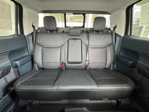 Used 2025 Ford Maverick Lobo AWD/4WD image 35