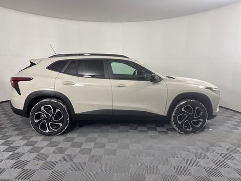 New 2026 Chevrolet Trax RS w/ Sunroof Package image 2