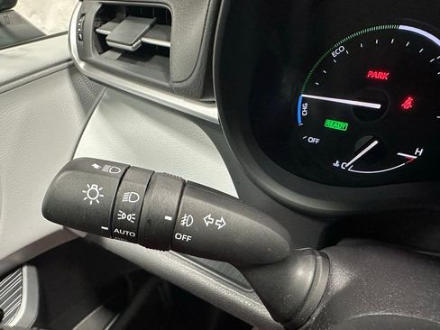 Used 2025 Toyota Sienna XLE image 21