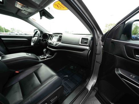 Used 2018 Toyota Highlander XLE w/ Protection Package #3 AWD/4WD image 26