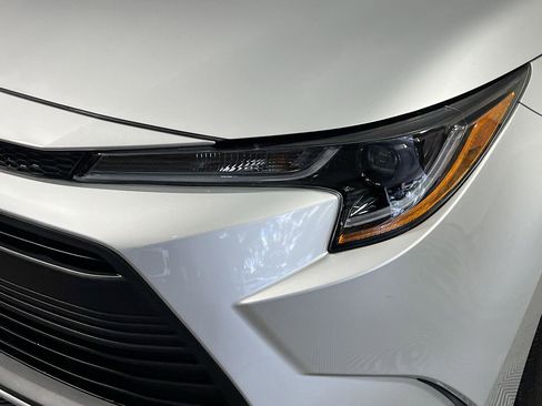 Used 2025 Toyota Corolla LE FWD image 12