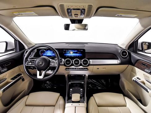 Used 2022 Mercedes-Benz GLB 250 image 3