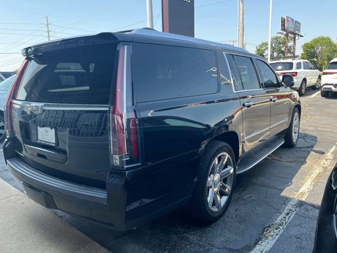 Used 2017 Cadillac Escalade ESV Luxury AWD/4WD image 4