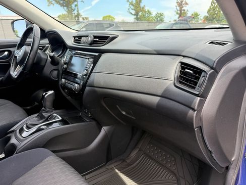 Used 2018 Nissan Rogue SV AWD/4WD image 19