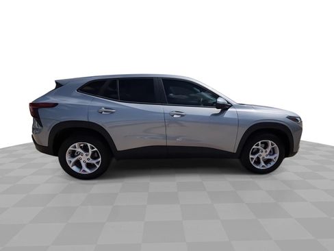 Used 2024 Chevrolet Trax LS w/ LS Convenience Package FWD image 26