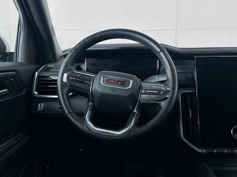 Used 2025 GMC Acadia Elevation image 18