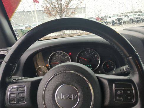 Used 2018 Jeep Wrangler Unlimited Sport S image 13