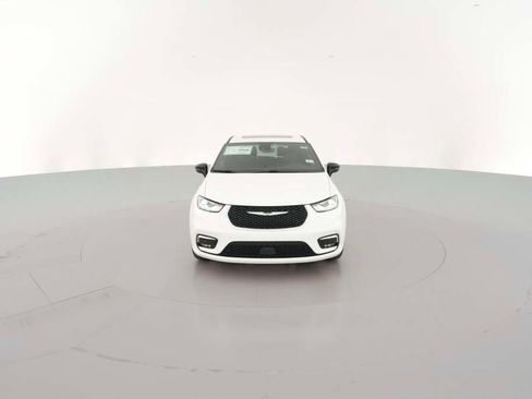 New 2026 Chrysler Pacifica Limited image 2