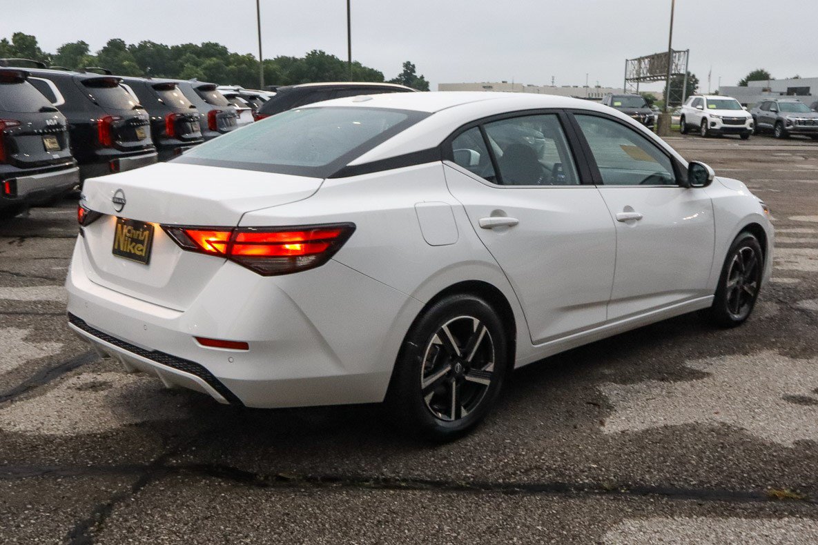 Used 2025 Nissan Sentra SV FWD image 4