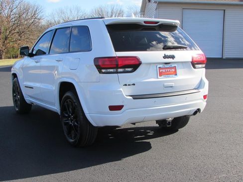 Used 2020 Jeep Grand Cherokee Altitude image 5